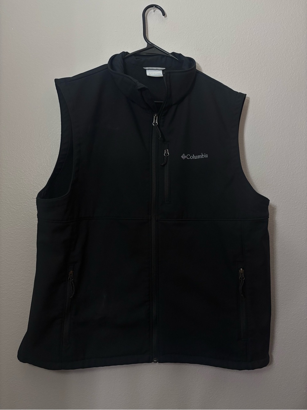 Columbia Black Softshell Vest with Zip Pockets
